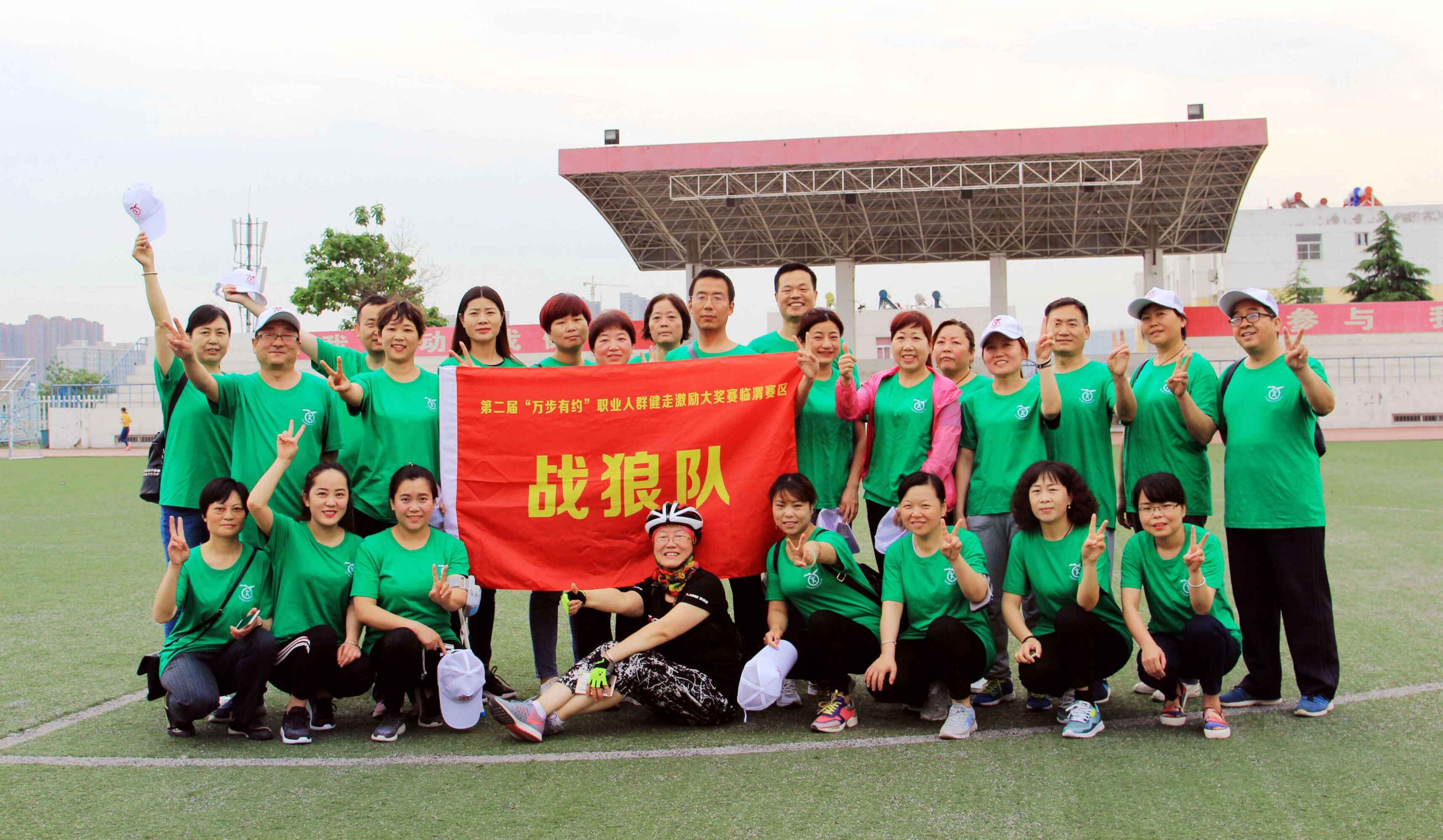 包含狼队主场硬战，艰苦取胜避免挫败的词条